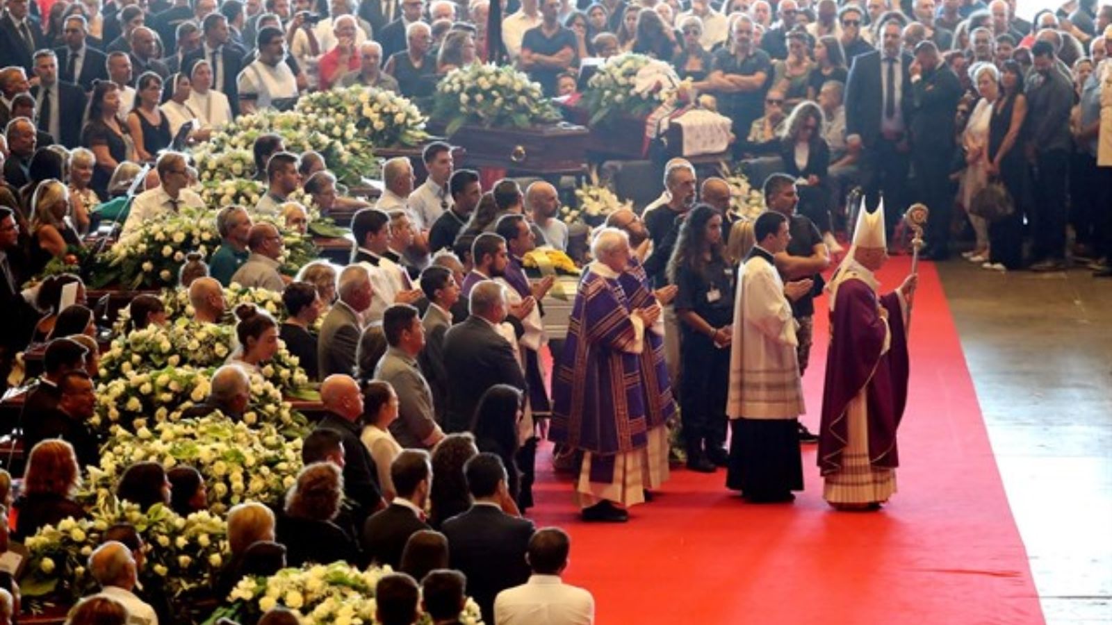 Vint famílies de les víctimes de l\'accident de Gènova han rebutjat participar en el funeral d\'estat