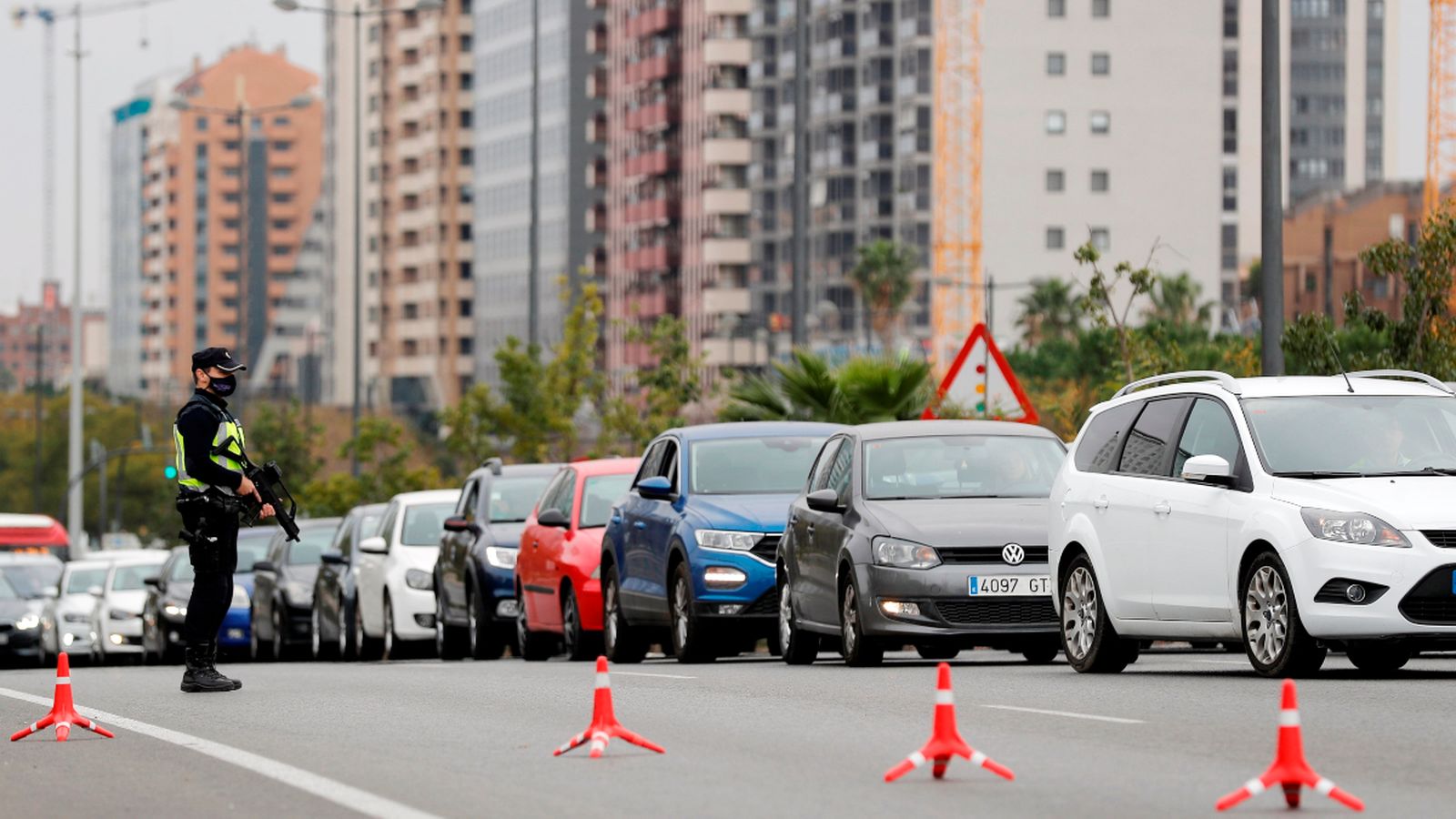 Un control de Policia a l'eixida de València