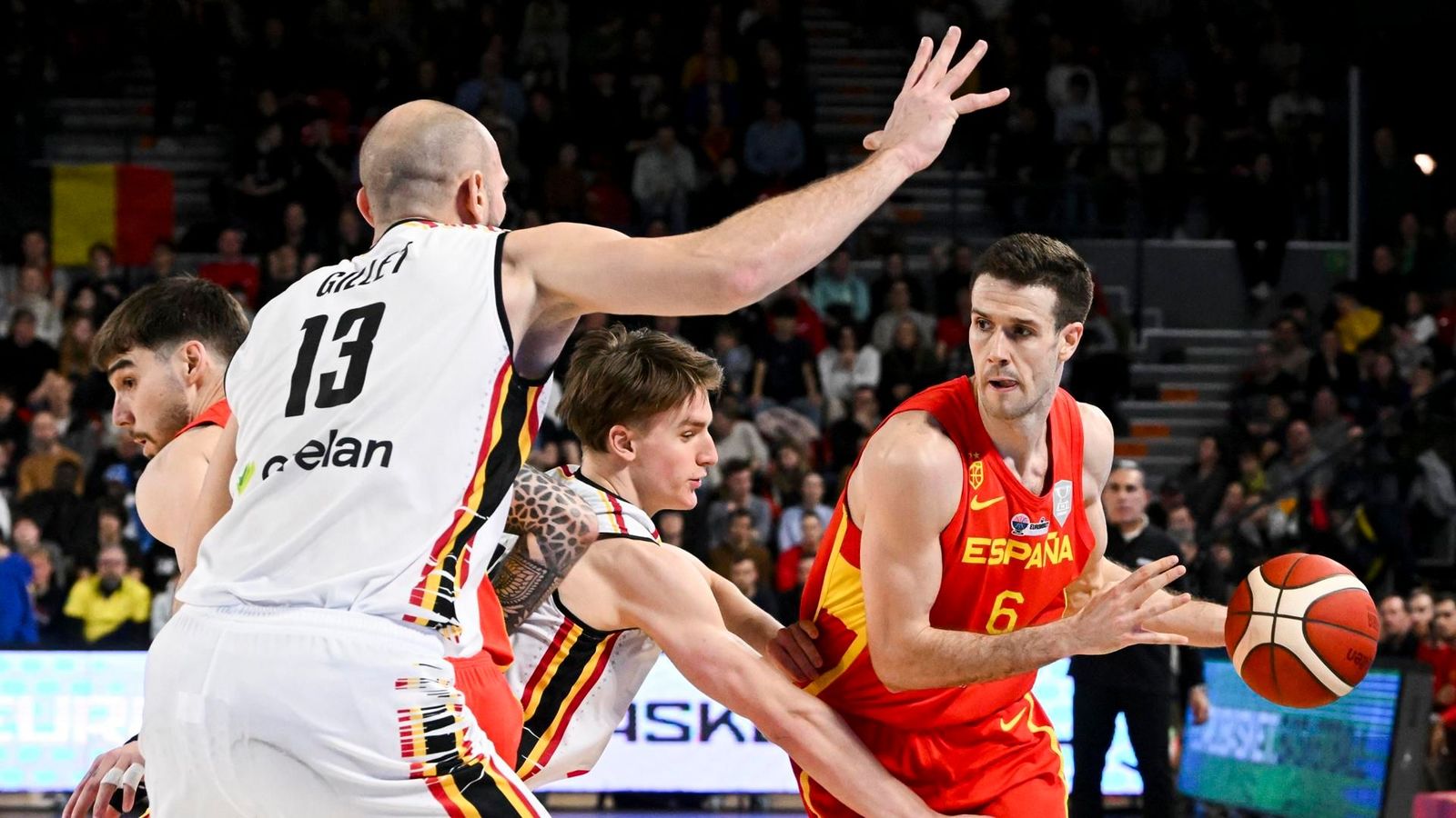 Xabi López-Arostegui, en una acció del partit