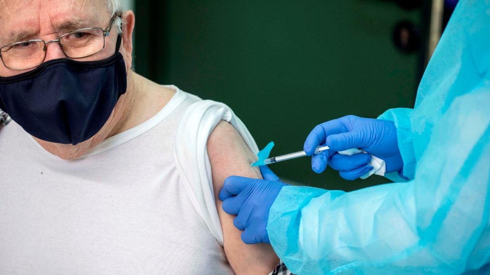 Més de 40.000 persones començaran a rebre les vacunes de Moderna i Pfizer