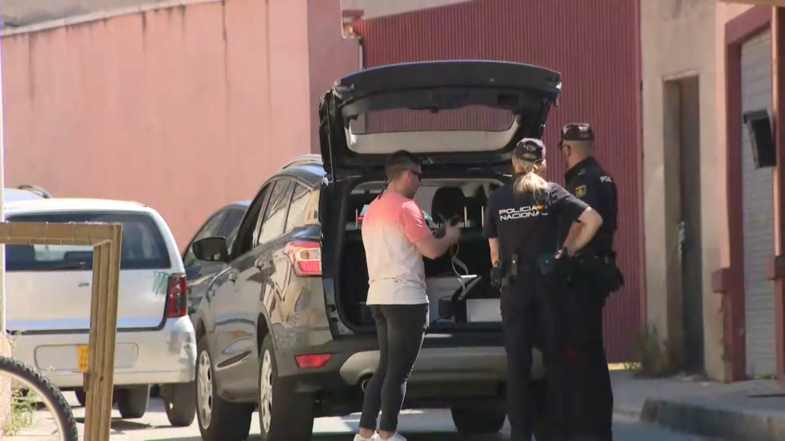 Els agents han recollit proves a l'escenari del crim