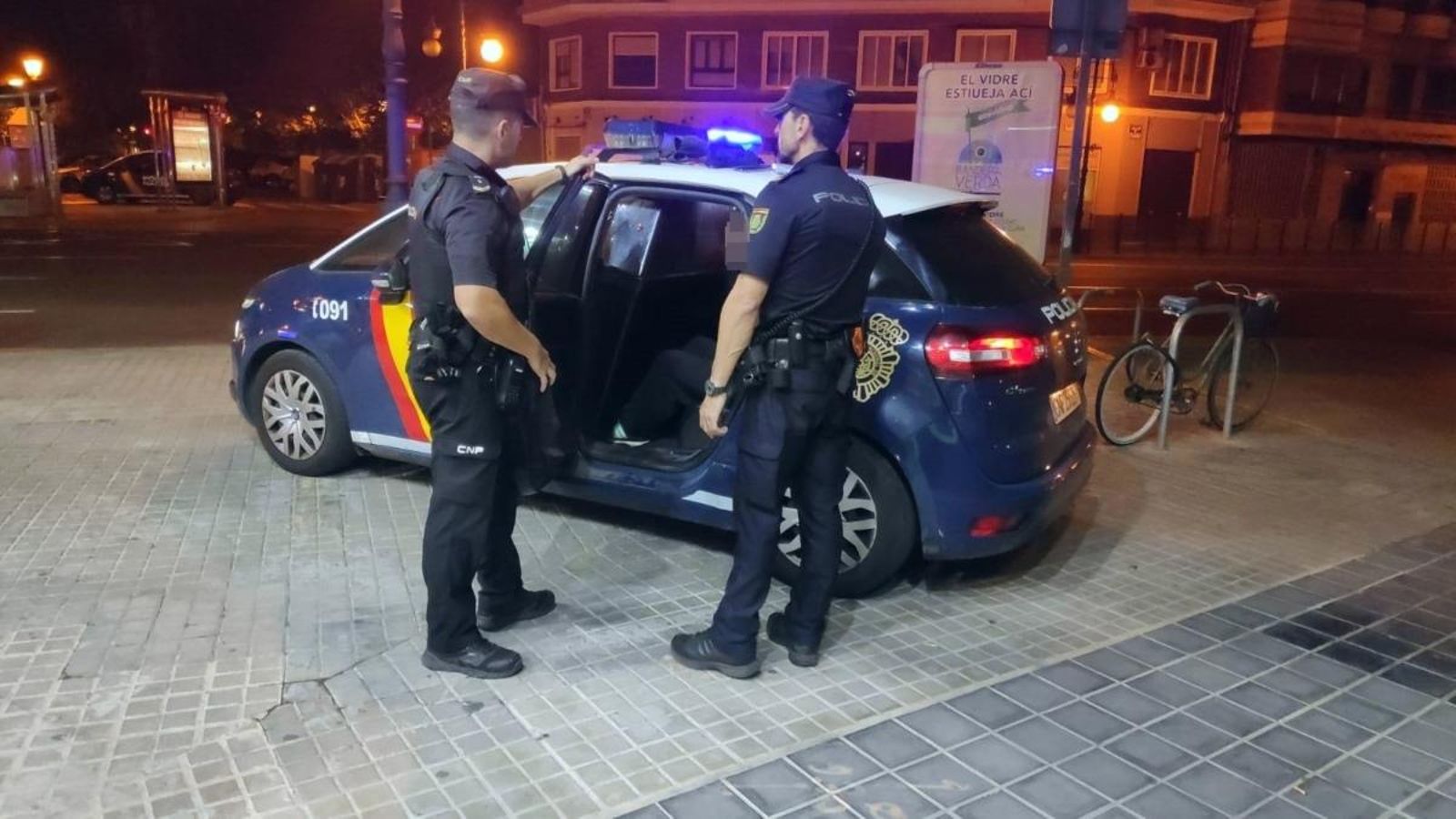 Dos agents de la Policia Nacional en una imatge d'arxiu