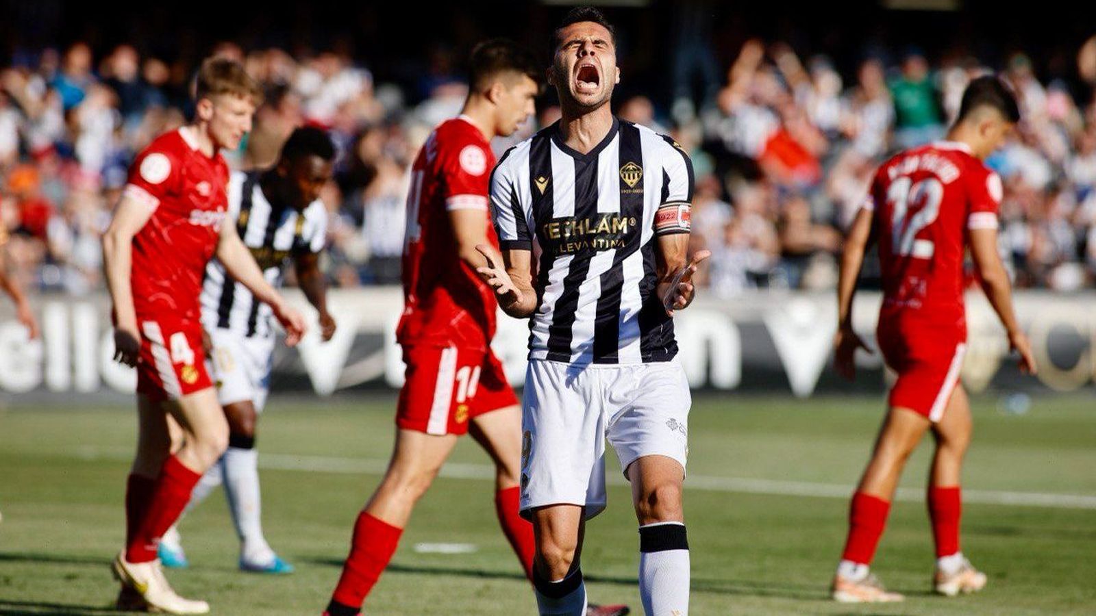 Cubillas es lamenta després d'una acció errada