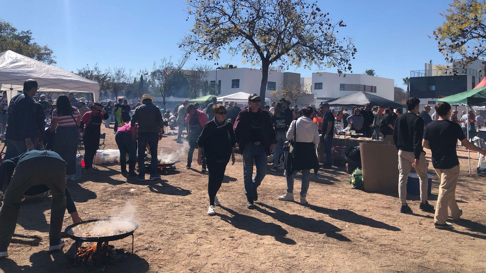 La plaça del Segon Molí ha concentrat aquest dimarts vora 3.000 persones en el Concurs de paelles intercolles