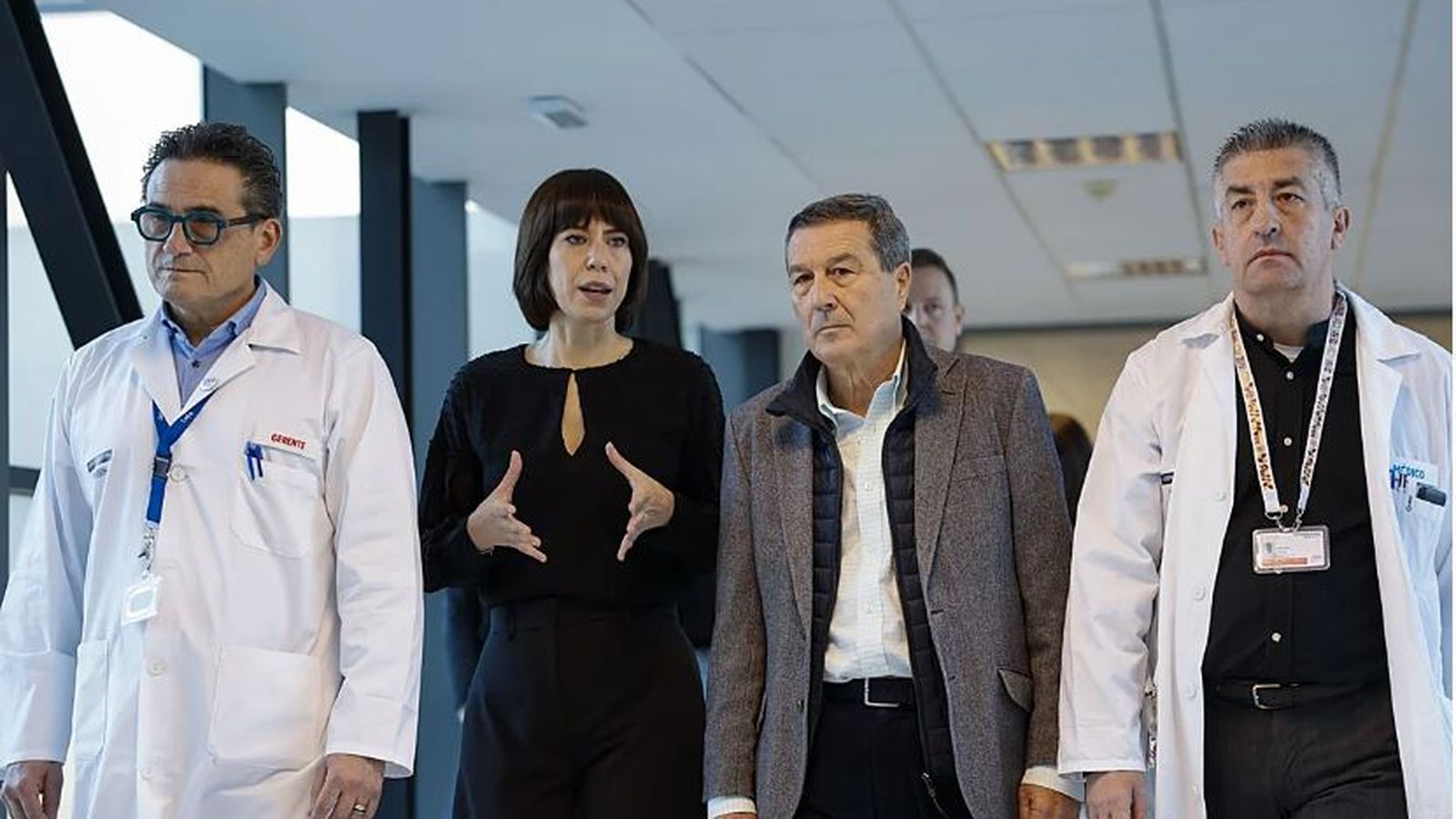 Al centre, Diana Morant i Marciano Gómez, en una visita junts a l'Hospital La Fe