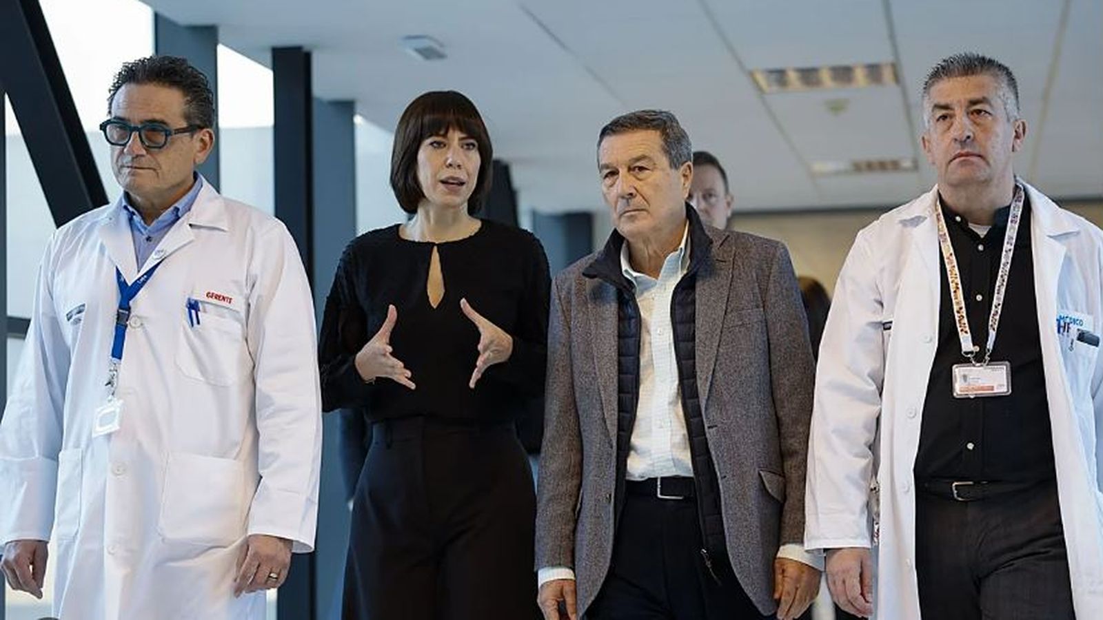 Al centre, Diana Morant i Marciano Gómez, en una visita junts a l'Hospital La Fe