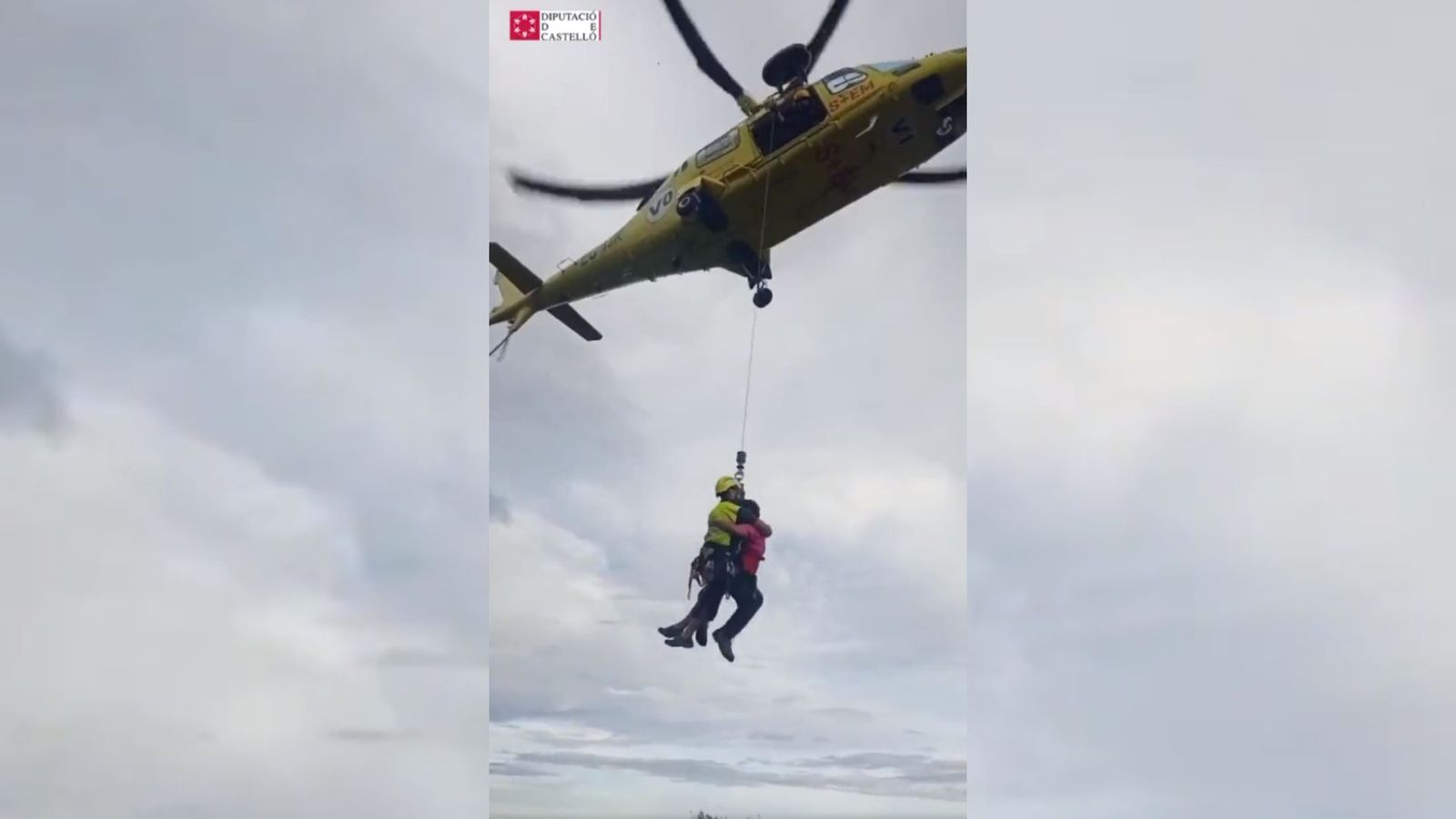 Imatges del rescat de les quatre dones perdudes a la zona del castell de la Vall d'Uixò