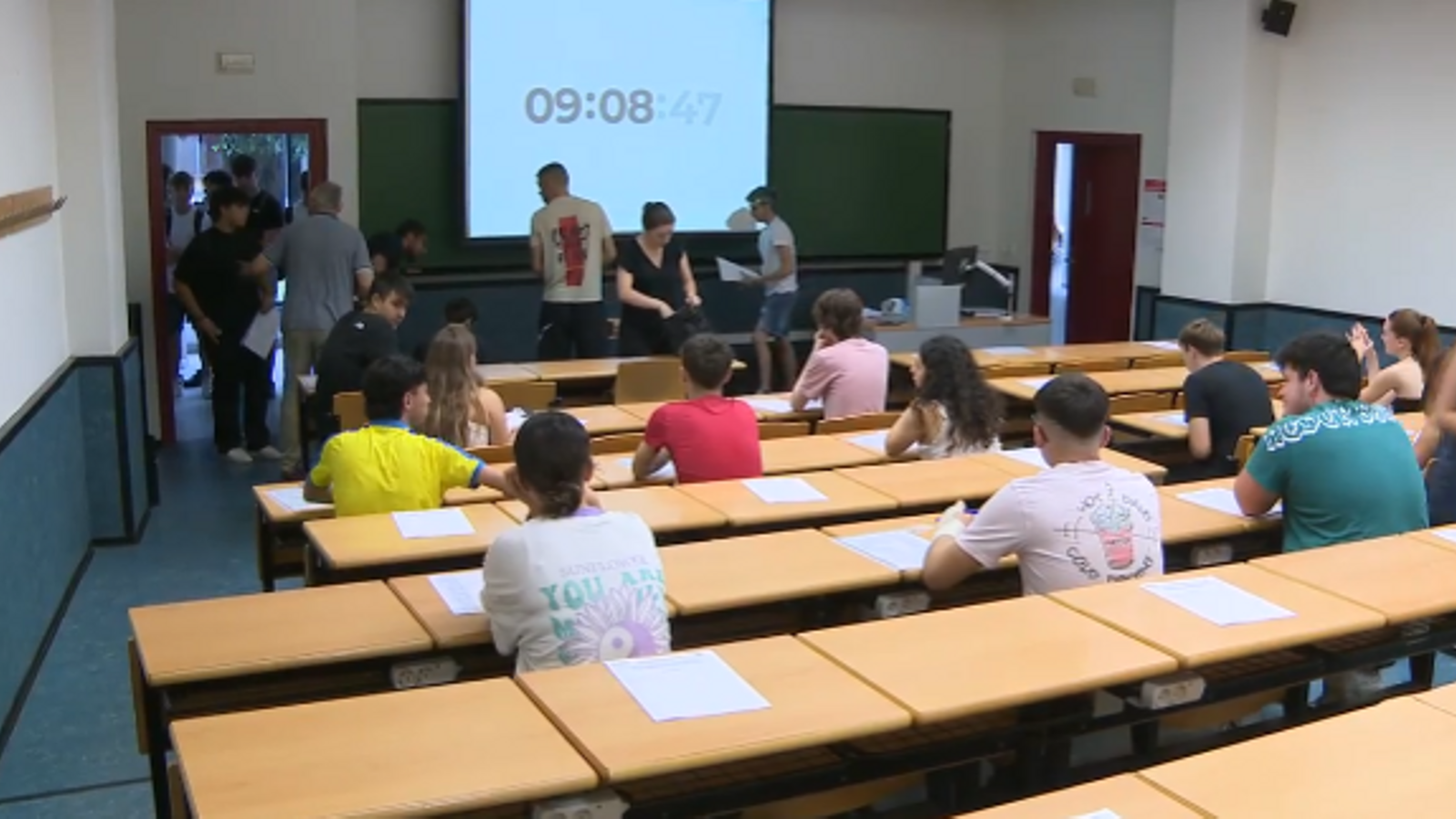 Alumnat examinant-se en les Proves d'Accés a la Universitat Alumnat examinant-se en les proves d'accés a la universitat / À Punt NTC