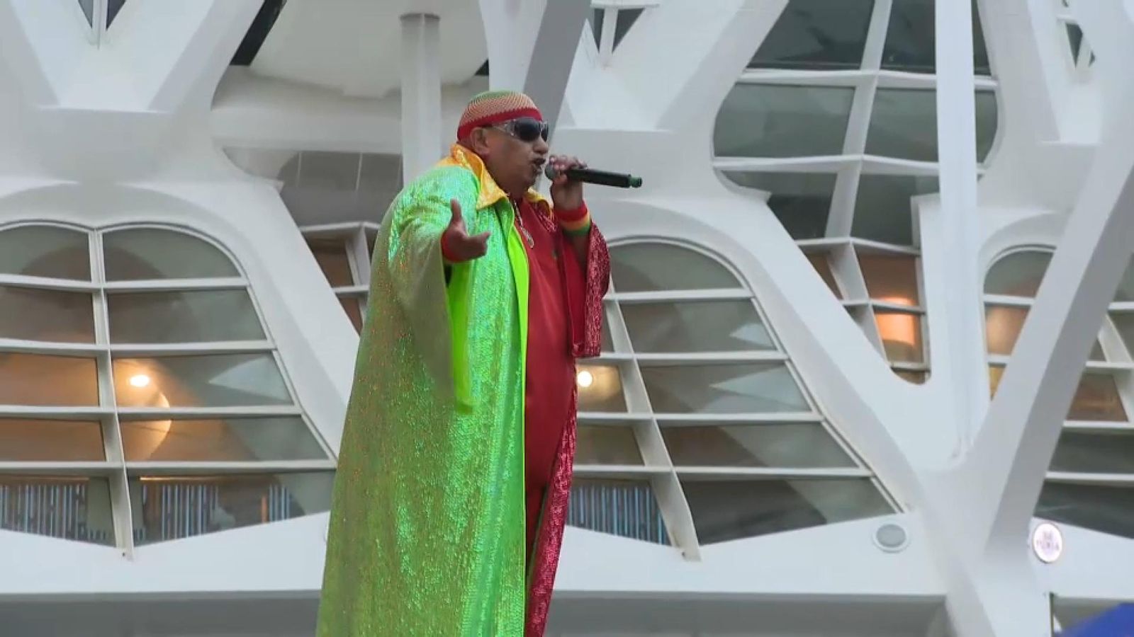 King Àfrica cantant en el festival BigSound a València