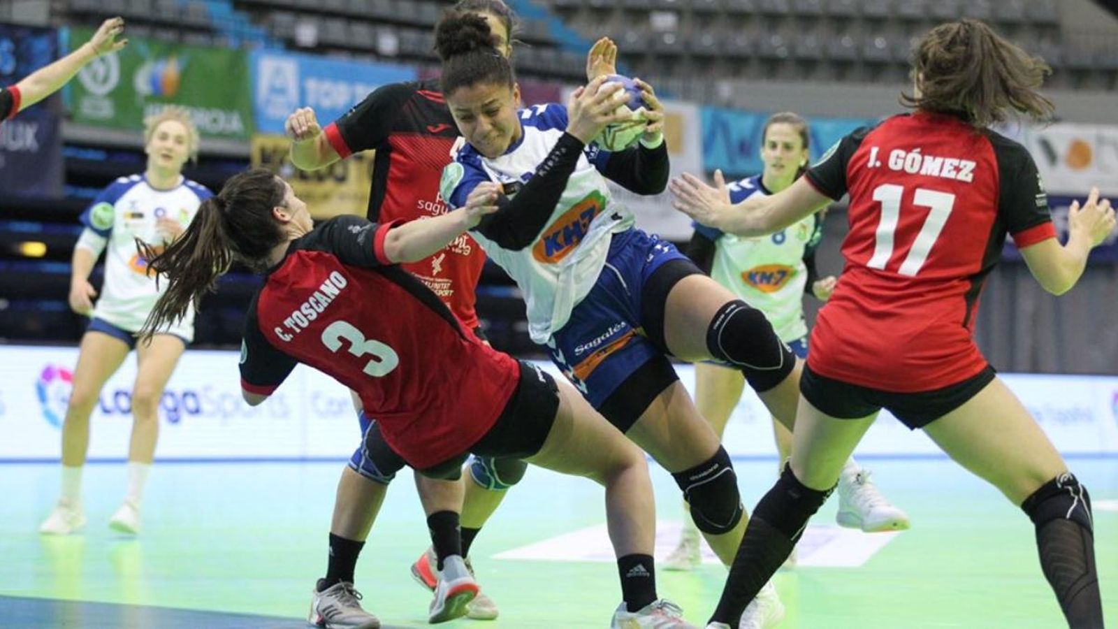 Carmen Toscano, enuna acció del partit