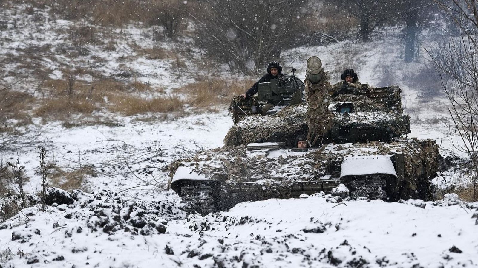 L'exèrcit ucraïnés s'enfronta als atacs russos i al dur hivern