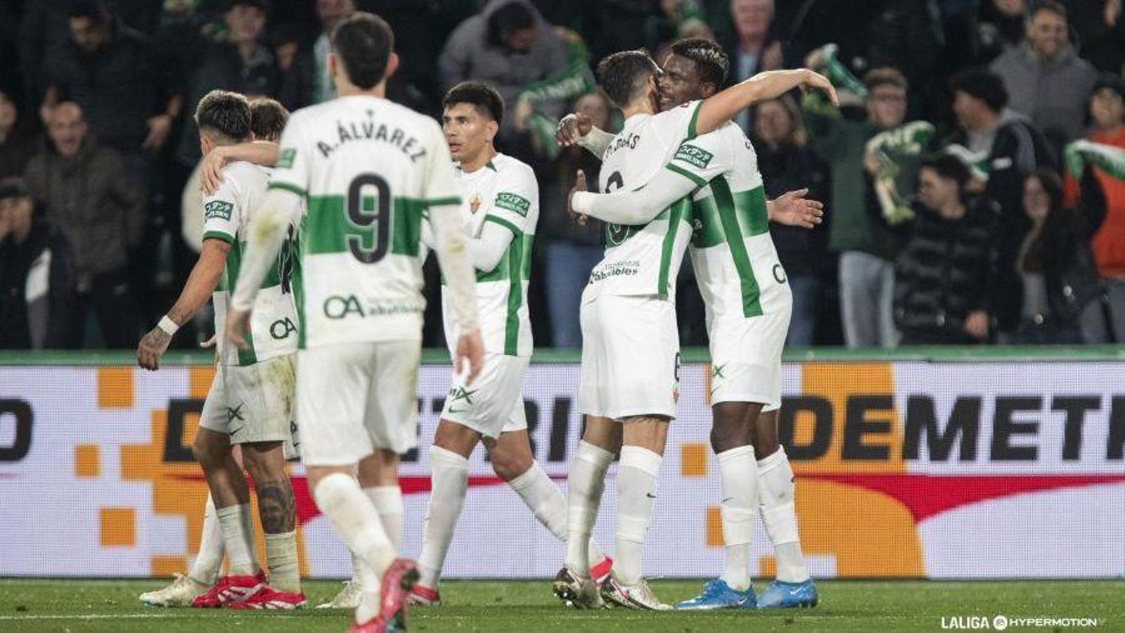 Els jugadors de l'Elx celebren un dels gols