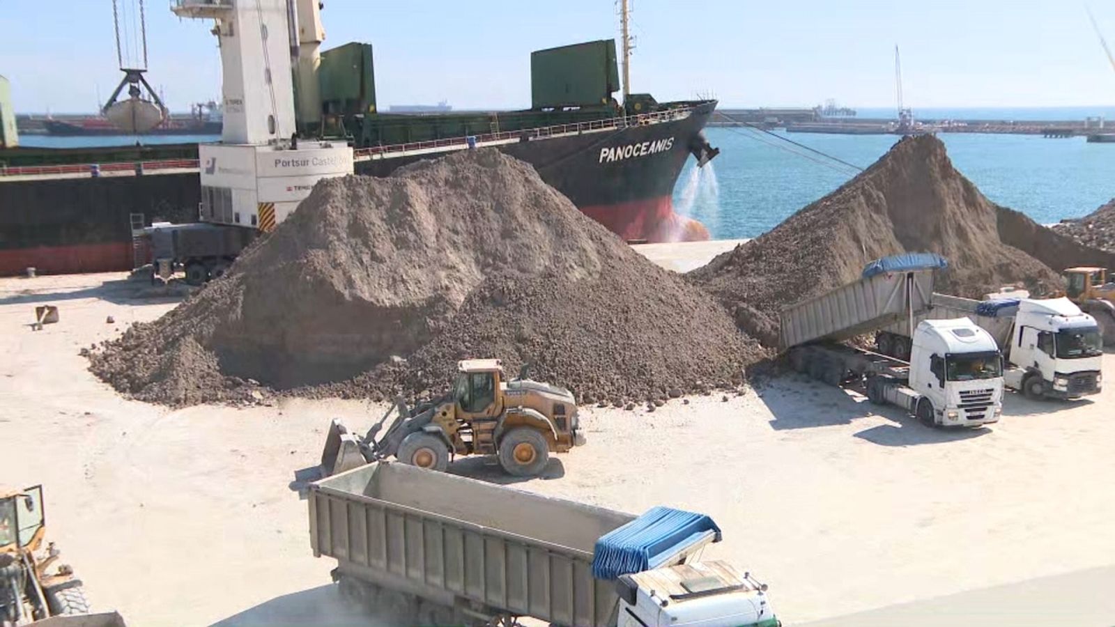 Descarrega a Castelló el que podria ser l'últim carregament d'argila que arriba d'Ucraïna