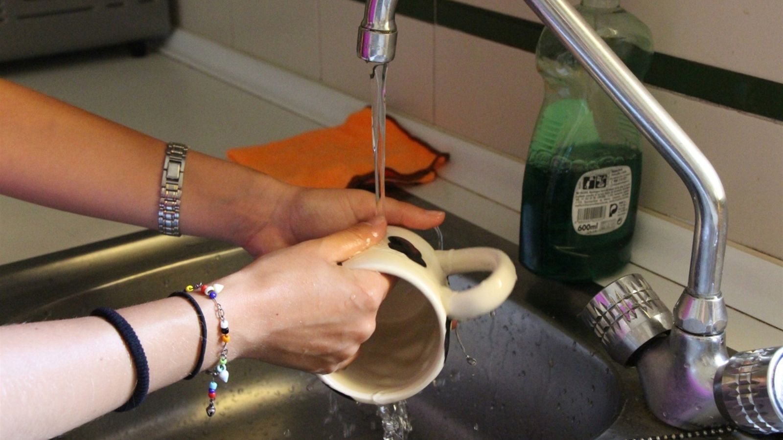 La mitjana valenciana d’aigua va ser de 163 litres d’aigua per persona i dia en 2016