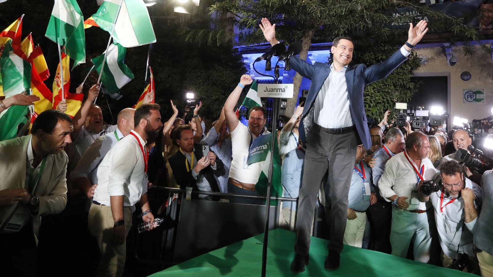 El presidenciable andalús del PP i candidat a la reelecció, Juanma Moreno, celebra els resultats