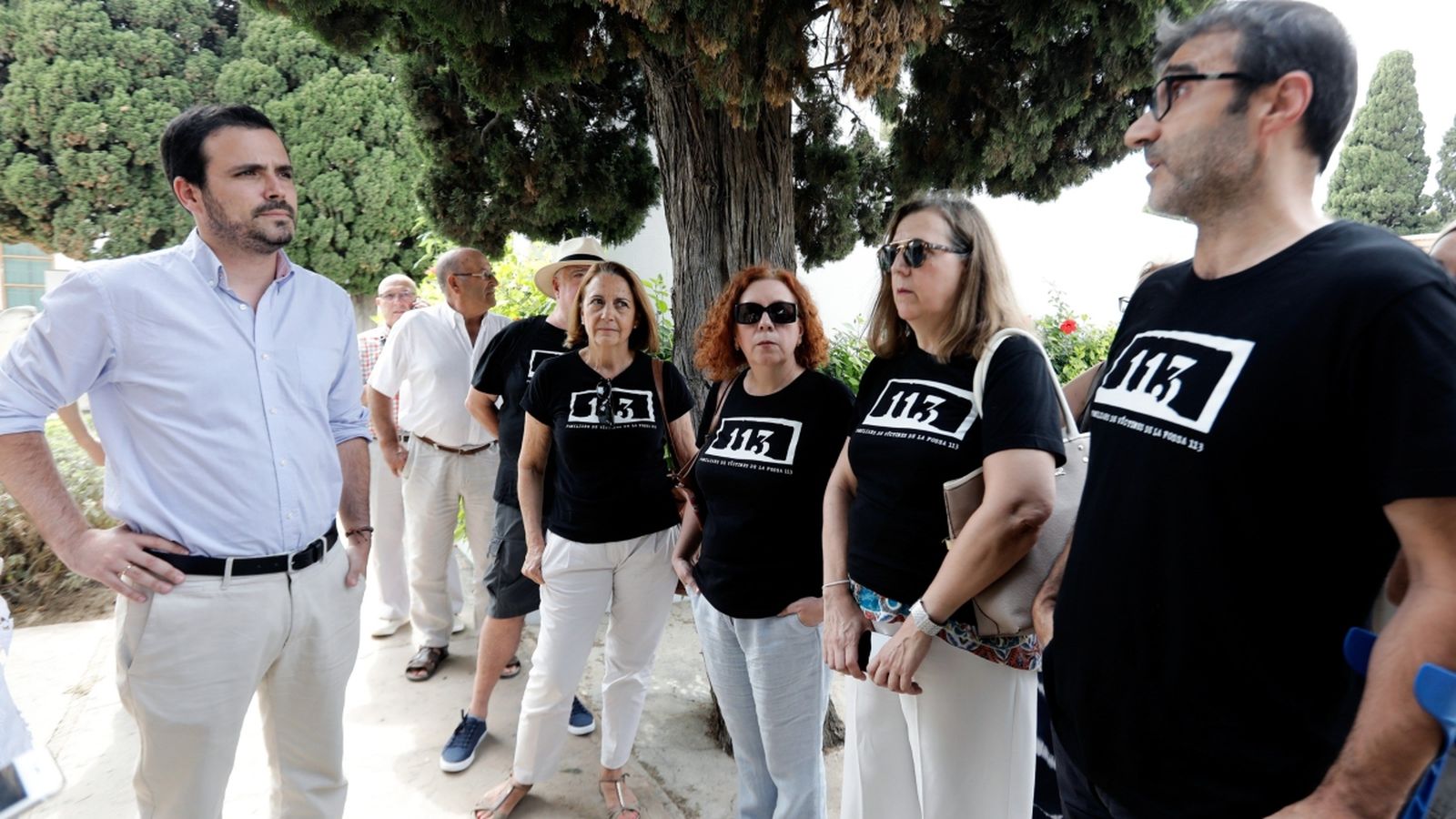 Alberto Garzón, ha visitat aquest divendres les fosses 94 i 128 del cementeri de Paterna.