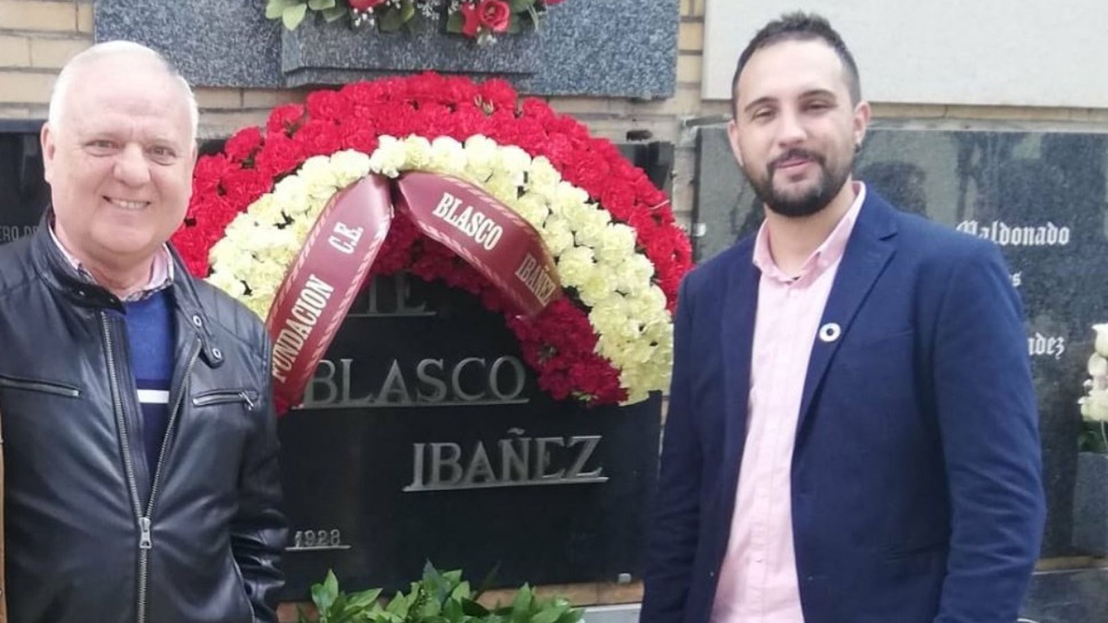 El regidor de Cementeris, Alejandro Ramón, visita el Museu de Belles Arts de València, on es troba el fèretre de Blasco Ibáñez