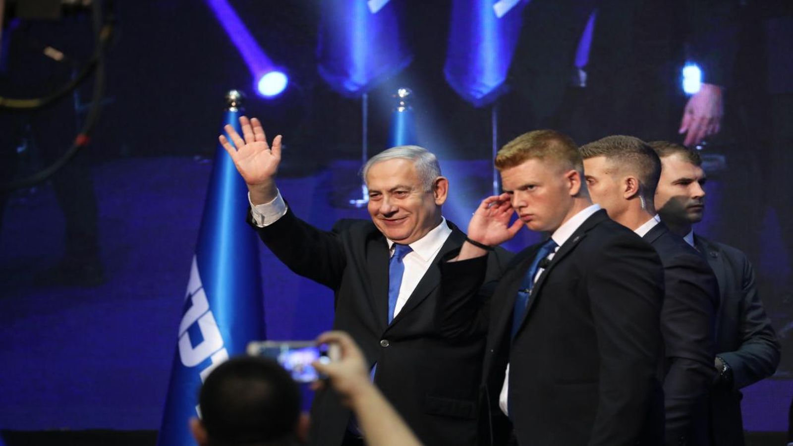 Benjamin Netanyahu, al centre, saluda els simpatitzants