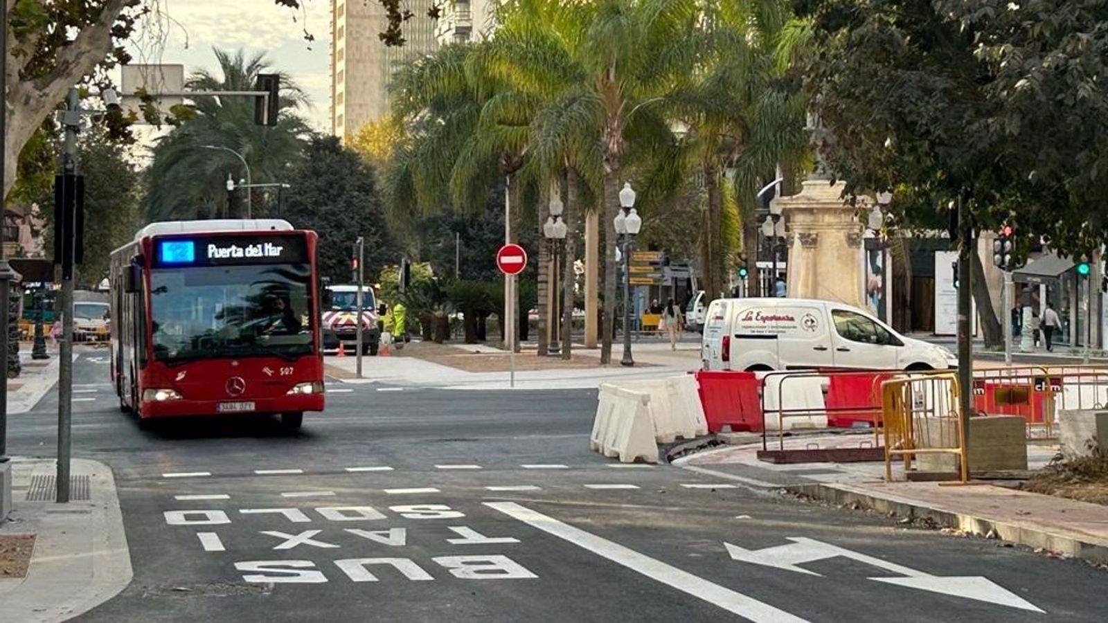 Els carrils senyalitzats com a tal, només poden ser utilitzats per taxis i autobussos, en cap cas pels vehicles privats