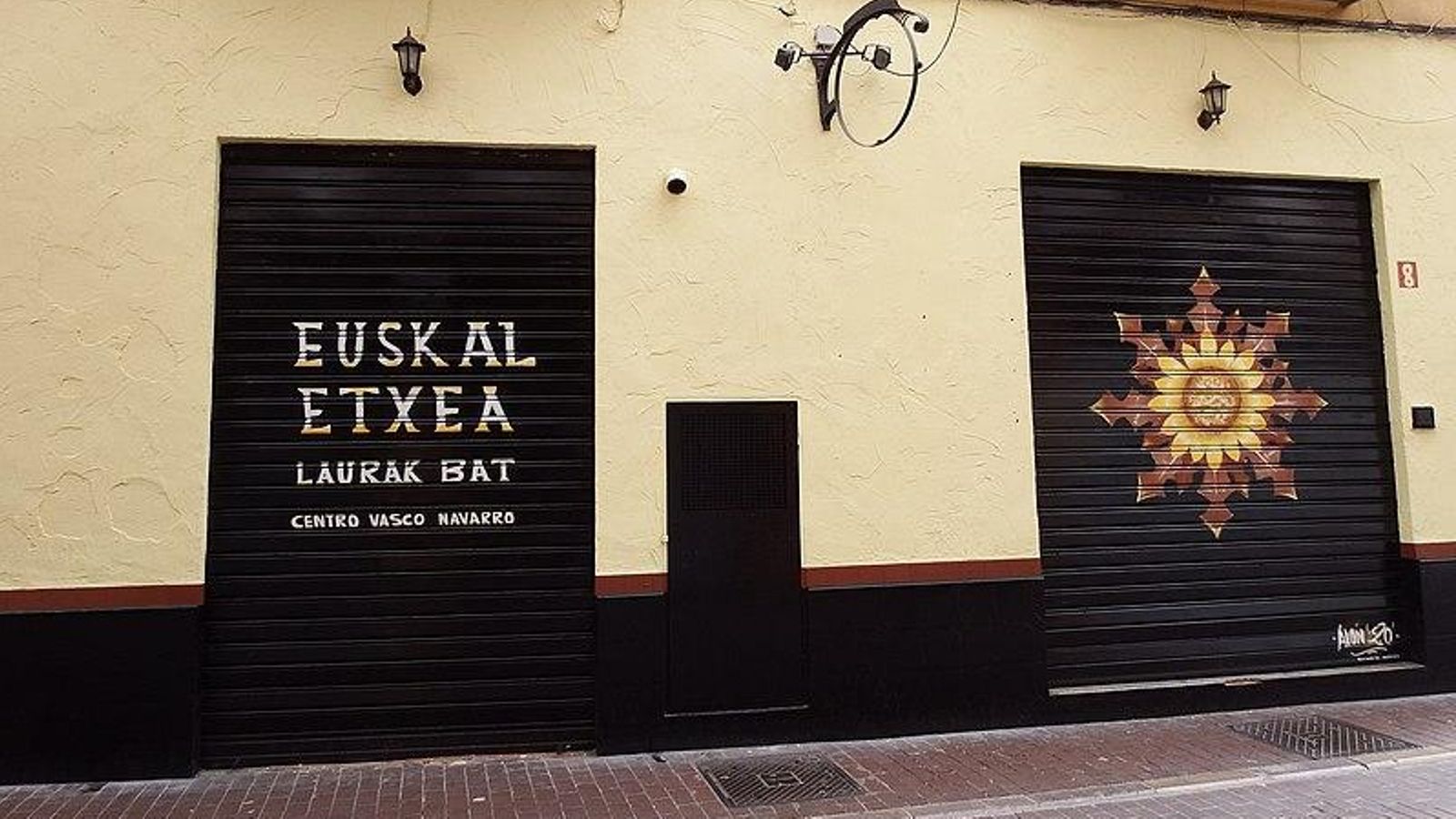 Euskal Etxea de València, al carrer
