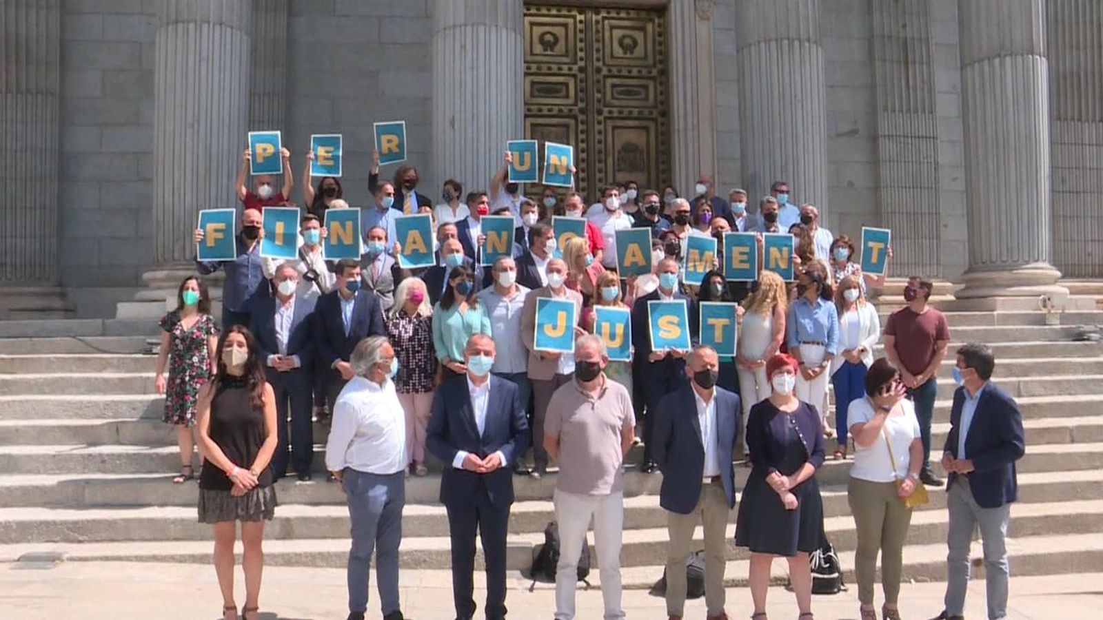 Concentració pel finançament just a les portes del Congrés