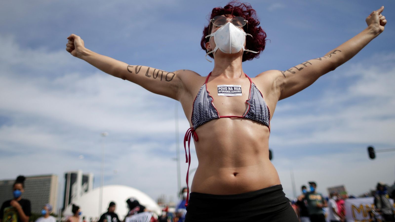 "Per la vida" és un dels lemes més repetits durant les manifestacions pacífiques contra Bolsonaro