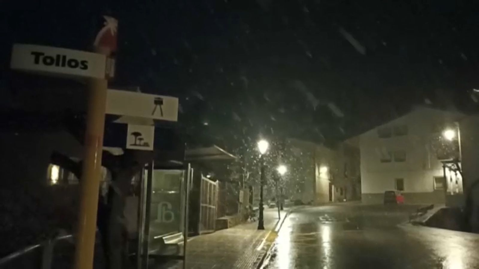 La neu cau a Tollos, aquest dimecres