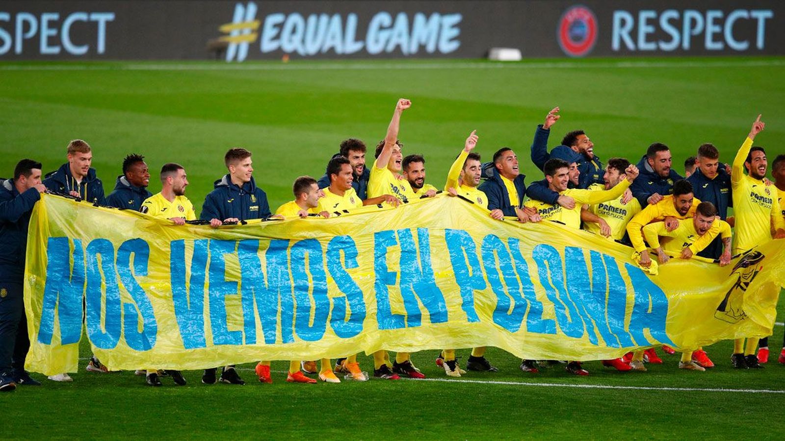 Els jugadors del Vila-real celebren el pas a la final
