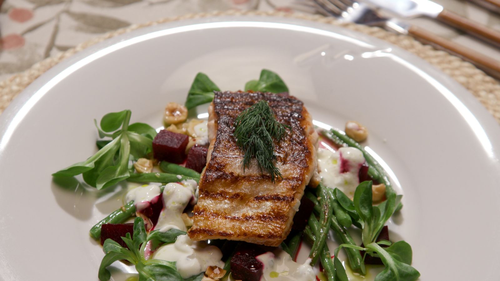Salmó amb remolatxa i iogurt