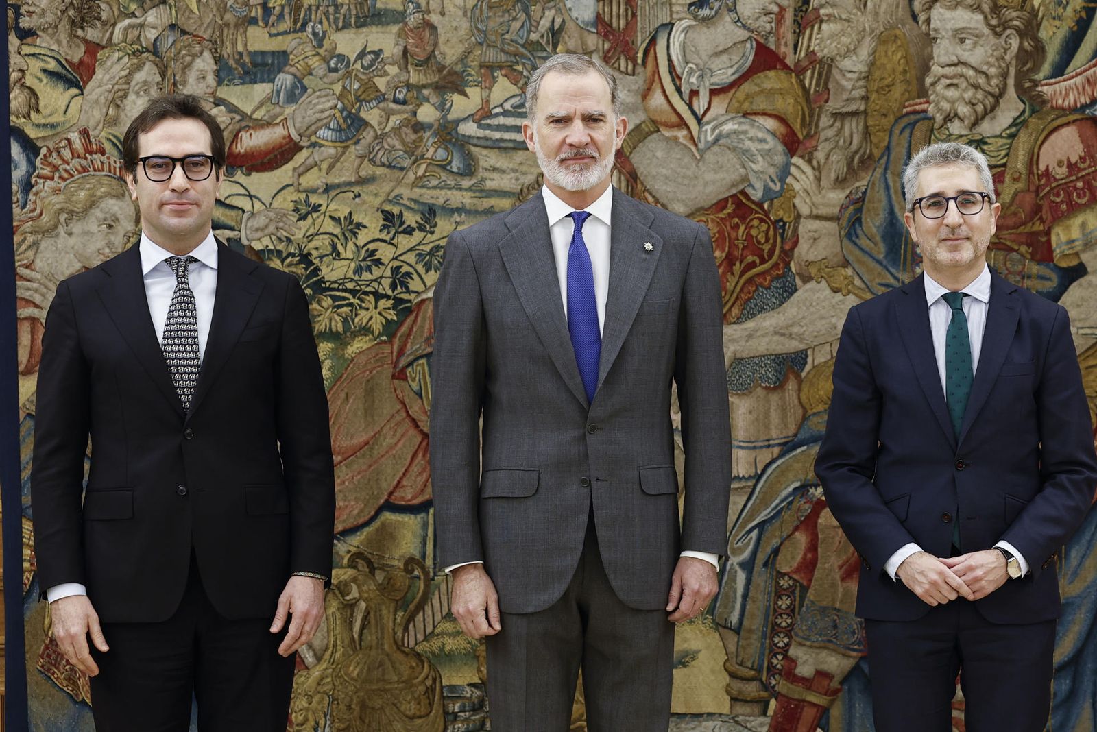 El rei Felip VI posa amb Cuerpo i España després de prometre els nous càrrecs al Palau de la Zarzuela