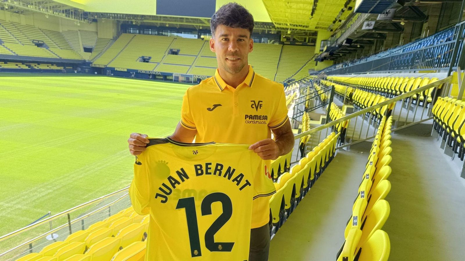 Juan Bernat amb la samarreta del Vila-real