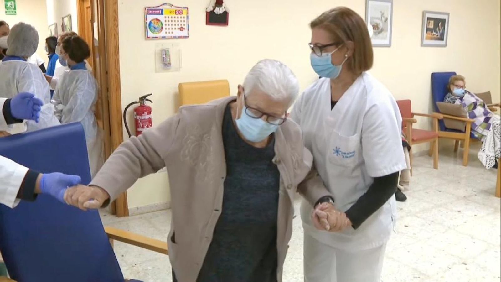 Atenció a una residència de persones majors en una imatge d'arxiu