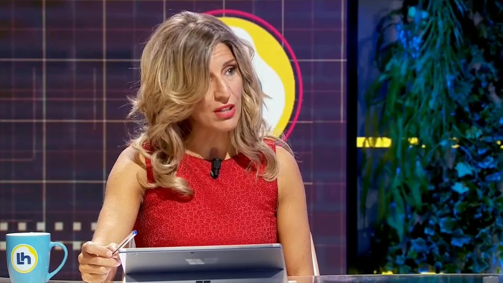 La vicepresidenta del govern espanyol en un moment de l'entrevista