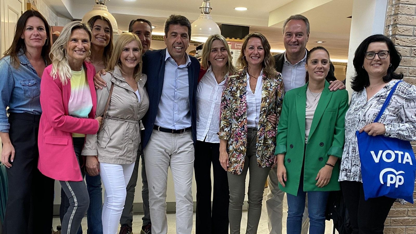 Mazón en el Grau de Castelló al costat de Begoña Carrasco, Alberto Fabra i Marta Barrachina.