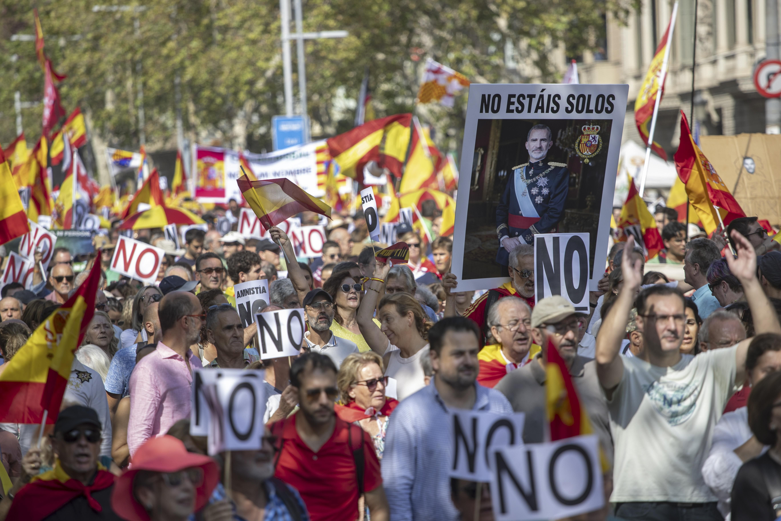 Manifestants mostren pancartes amb el missatge "no" durant la marxa Manifestants mostren pancartes amb el missatge "no" durant la marxa
