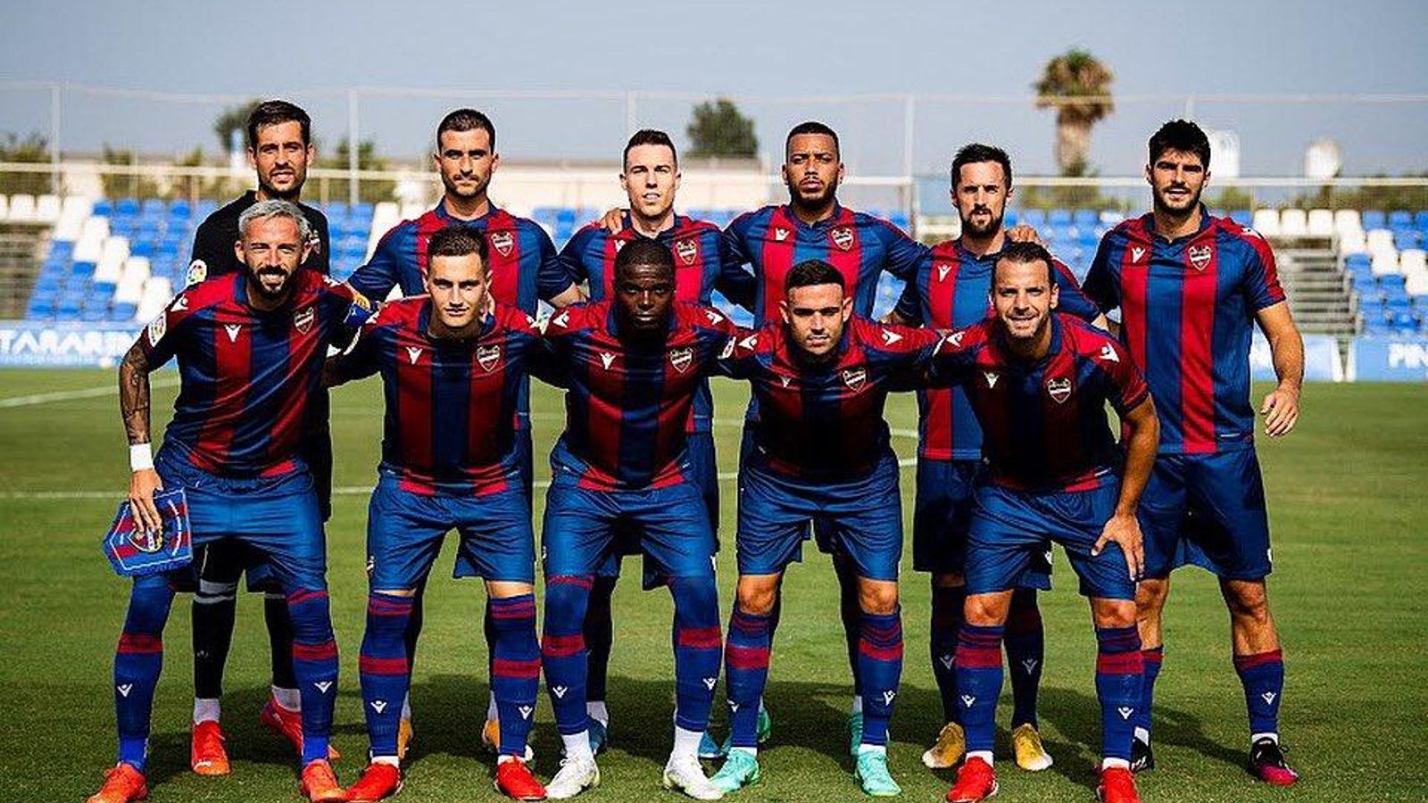 Paco López ha alineat un onze de garanties per al primer partit de la pretemporada