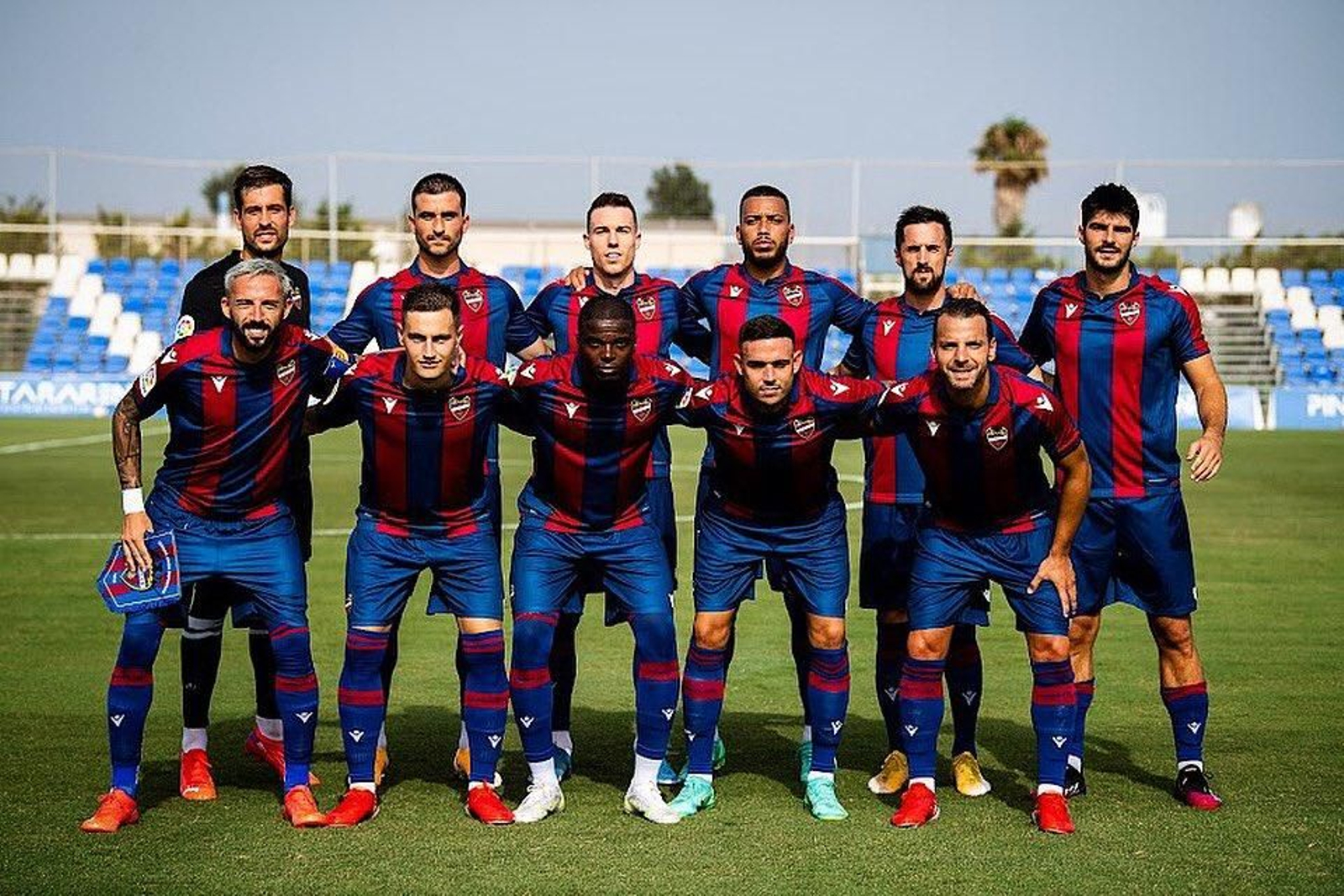 Paco López ha alineat un onze de garanties per al primer partit de la pretemporada