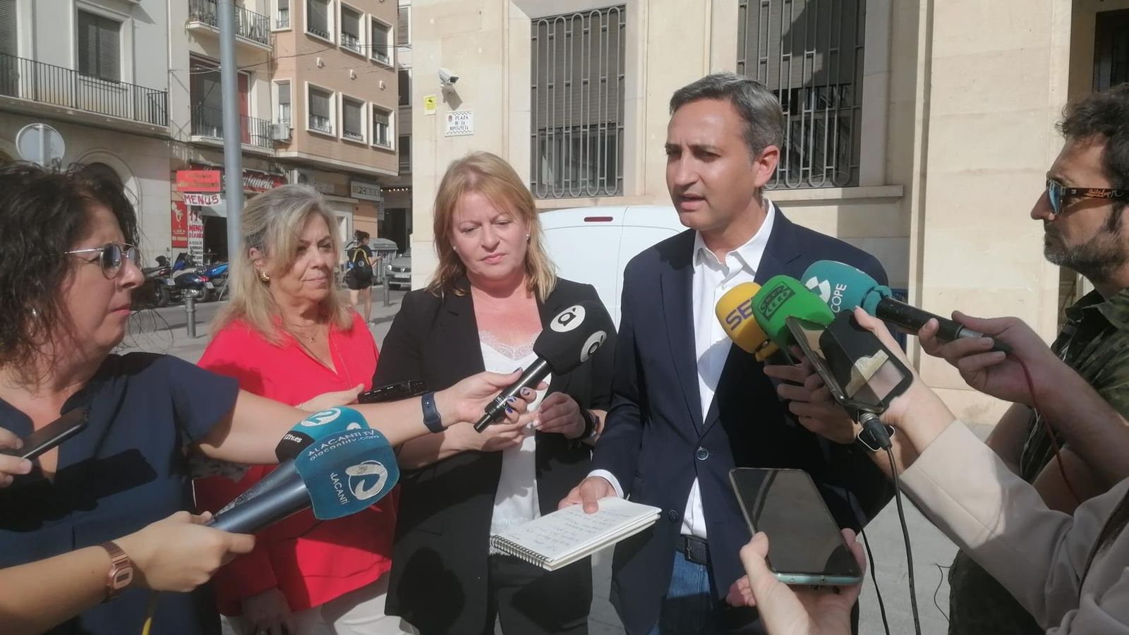 Els populars Ana Serna i César Sánchez a Alacant