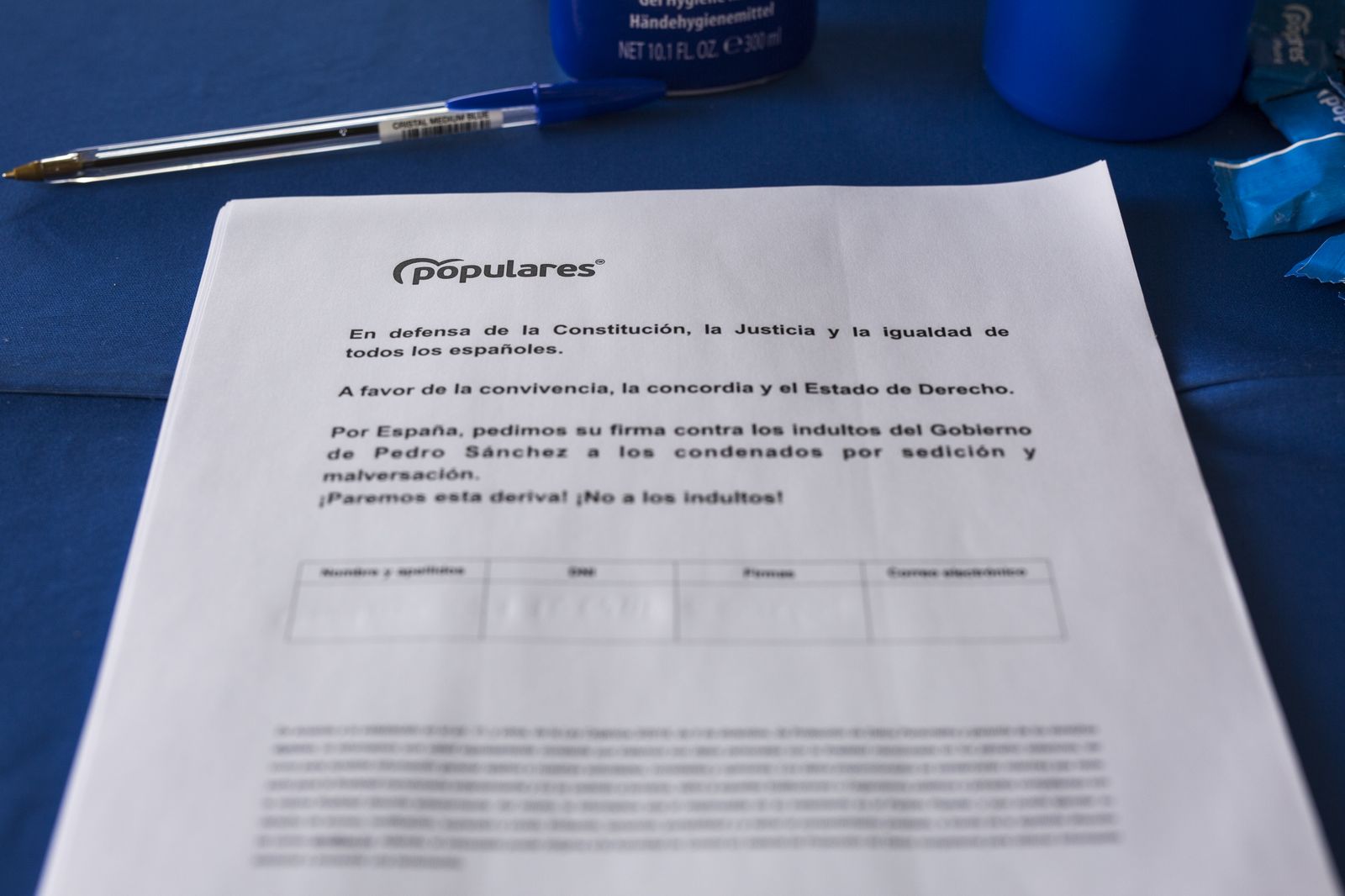 Un document del Partit Popular que demana la signatura dels ciutadans contra els indults