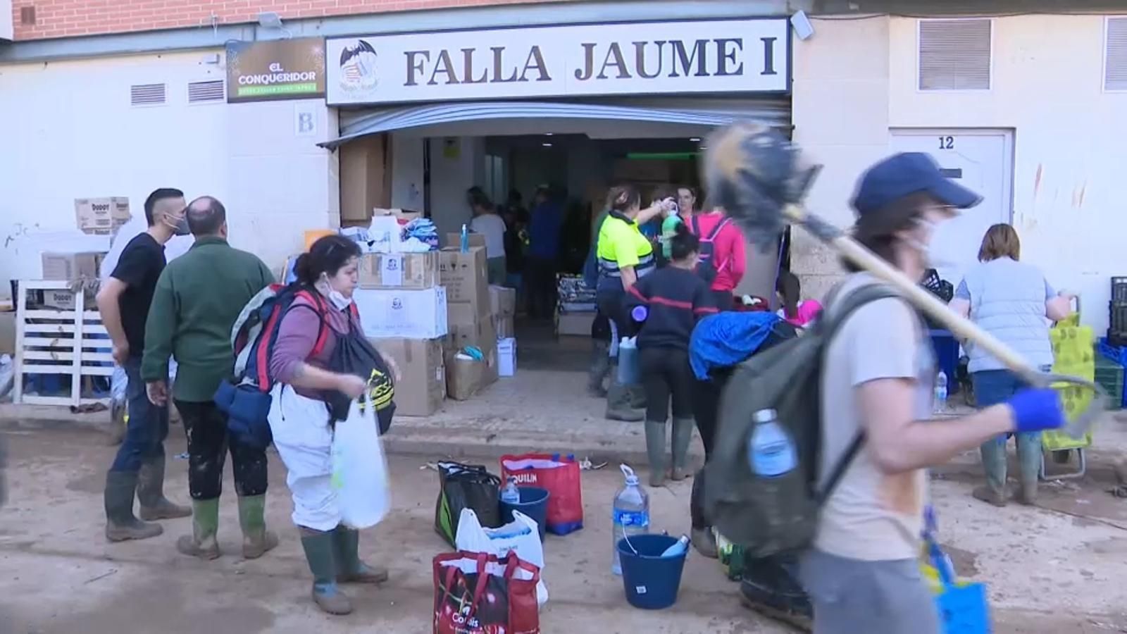 El casal de la falla Jaume I de Massanassa, reconvertit en centre logístic durant la dana
