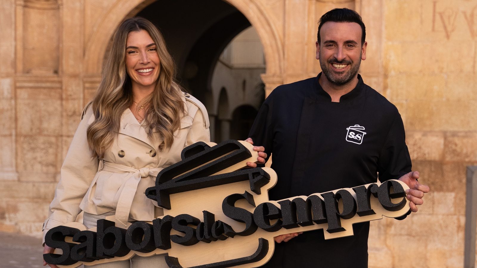 Àlex Blanquer i el xef Rubén Fenollar visiten molts pobles de la Comunitat Valenciana per a traslladar-nos les joies gastronòmiques que allí es cuinen