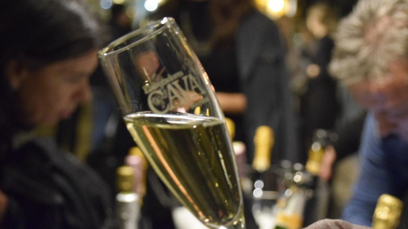 Els productors volen escollir un nom que identifique, d'una manera senzilla, el producte que s'elabora a Requena