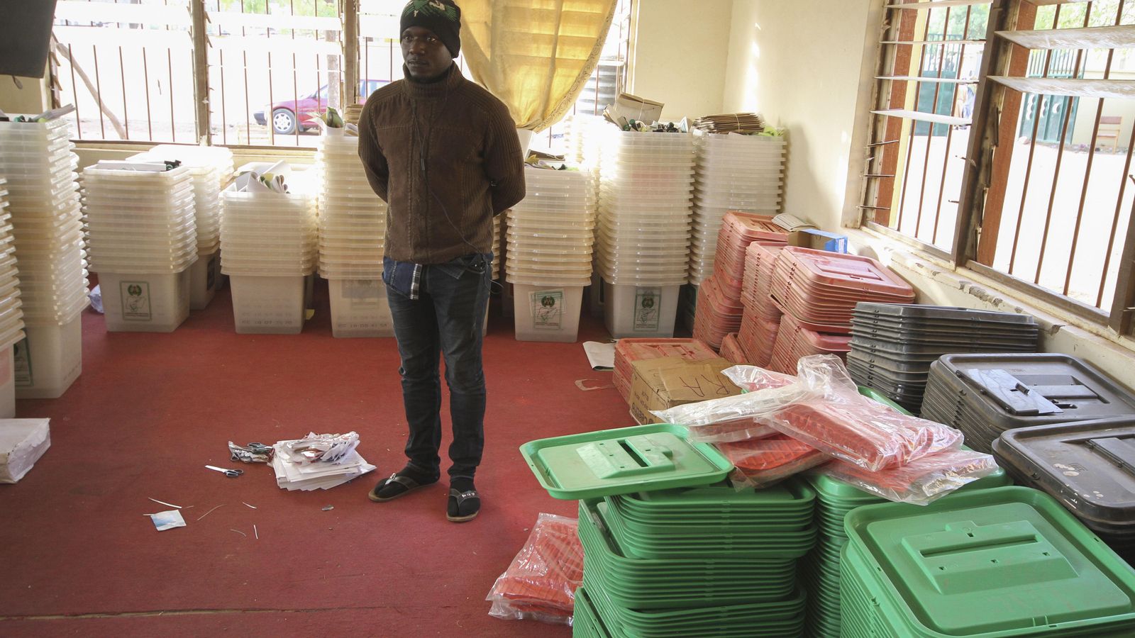 Ajornades les eleccions a Nigèria per problemes logístics