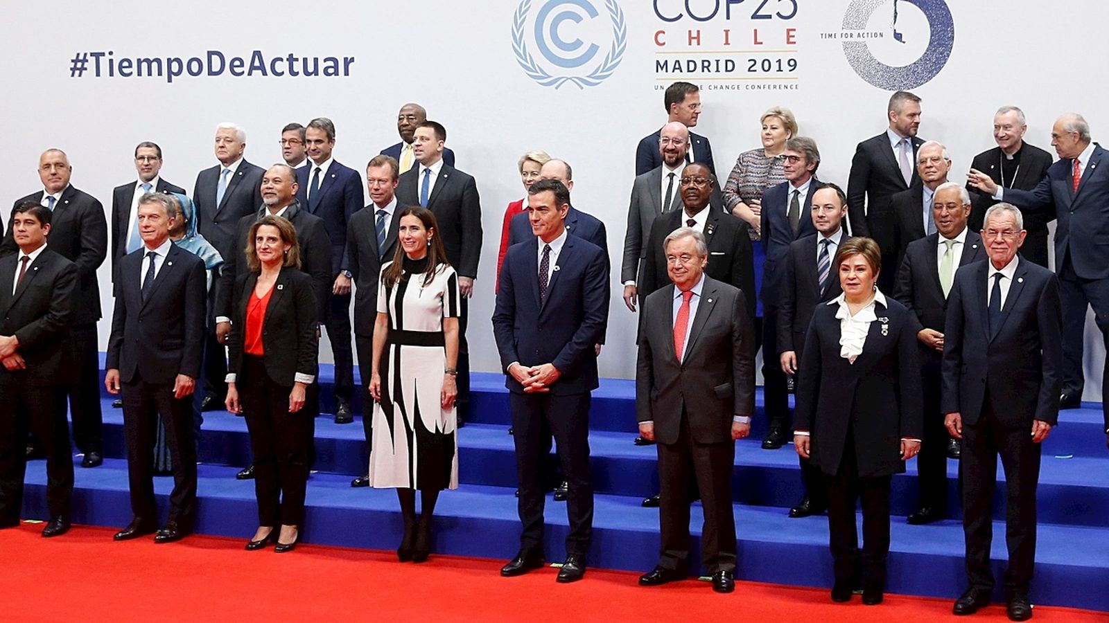 Foto de portada: Els líders polítics posen durant la inaguració del COP25