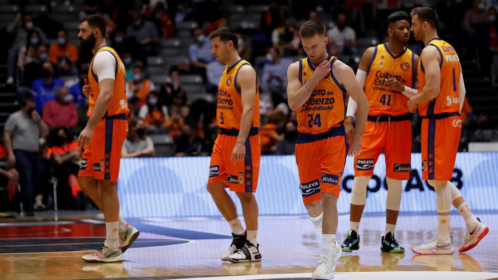 Els jugadors taronja, desolats