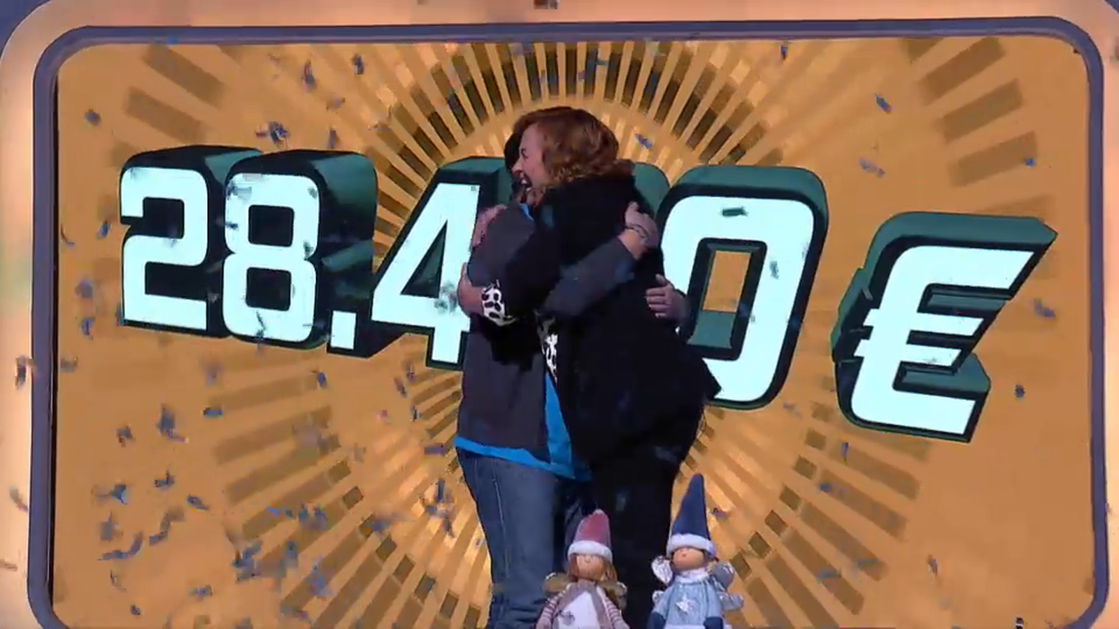 Carolina Ferre puja al cim del Montgó per a felicitar-lo