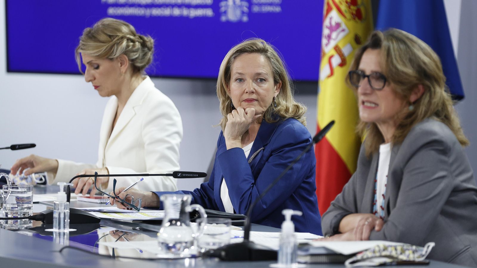 Les vicepresidentes Yolanda Díaz, Nadia Calviño i Teresa Ribera, després de la reunió del Consell de Ministres, aquest dimarts Les vicepresidentes Yolanda Díaz, Nadia Calviño i Teresa Ribera, després de la reunió del Consell de Ministres, aquest dimarts
