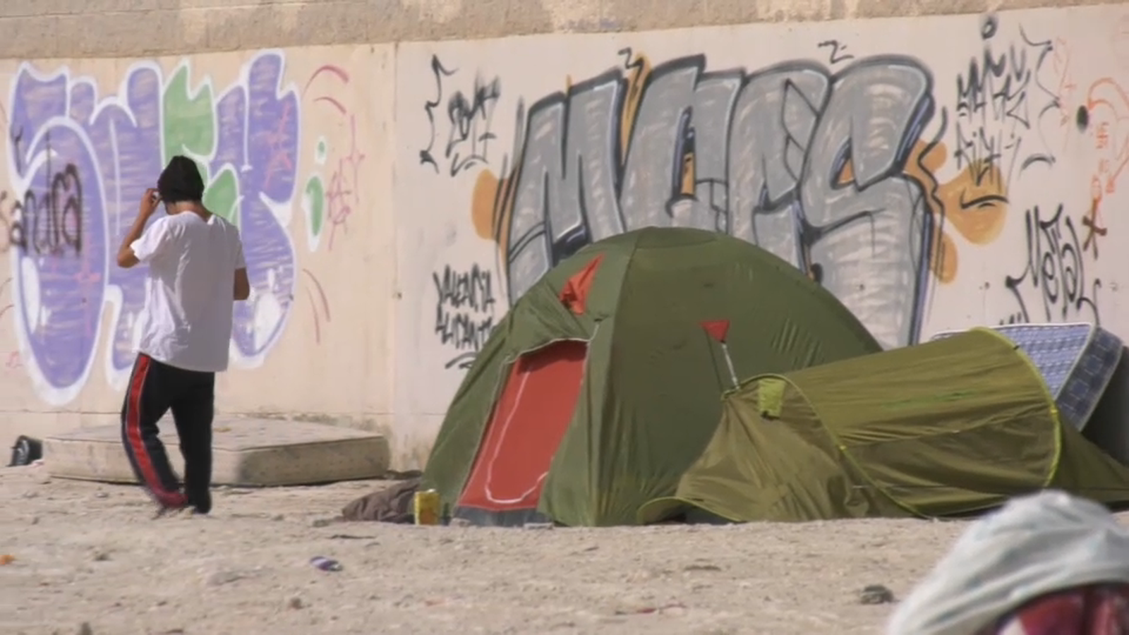 Indigent en tenda de campanya