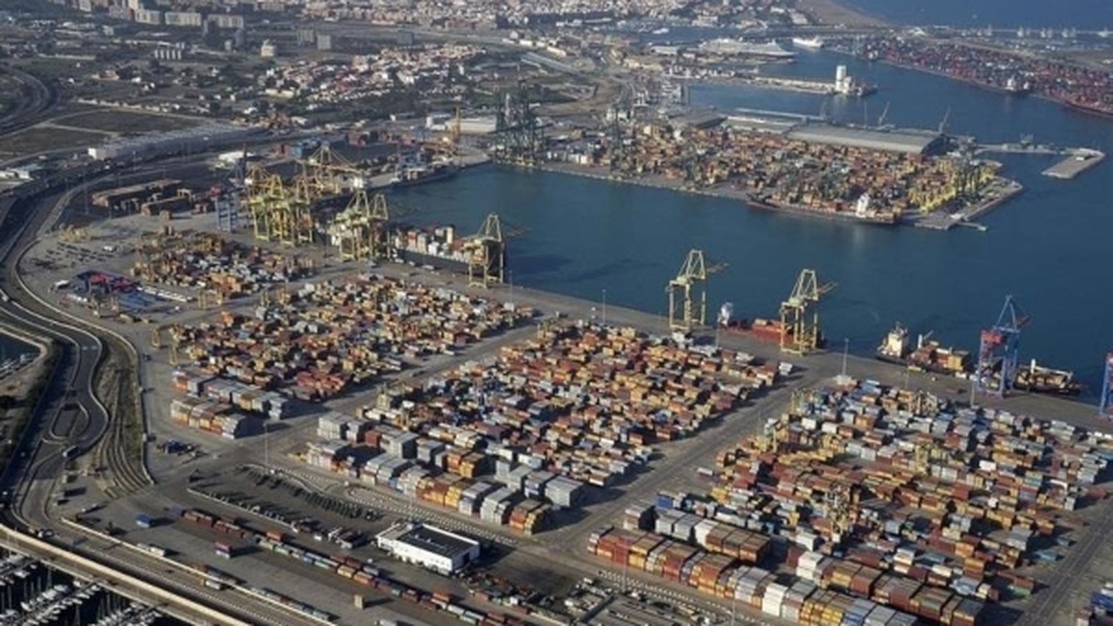 El port de València, el millor connectat d\'Espanya i el vint-i-tresé al món