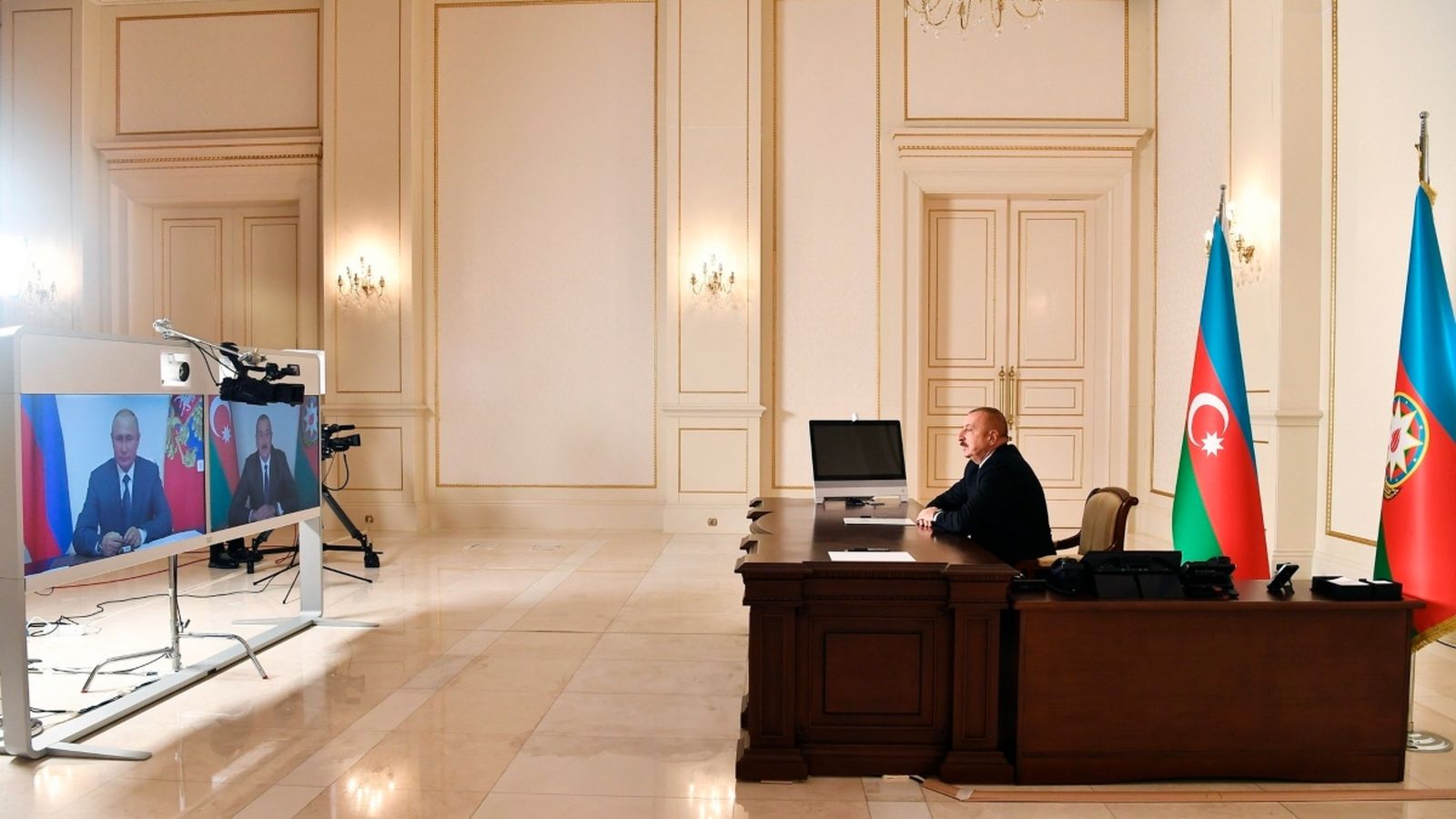 Els presidents d'Armènia i Azerbaidjan signen la treva amb la intervenció de Vladimir Putin